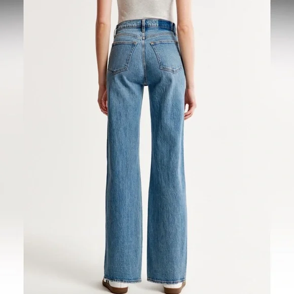 Abercrombie High-Rise 90s Relaxed Jean - Picture 3 of 7
